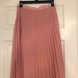 Pleated skirt mauve color, knee length